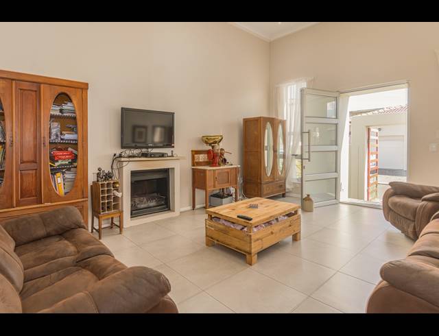3 BEDROOM FREEHOLD FOR SALE IN PARKLANDS NORTH